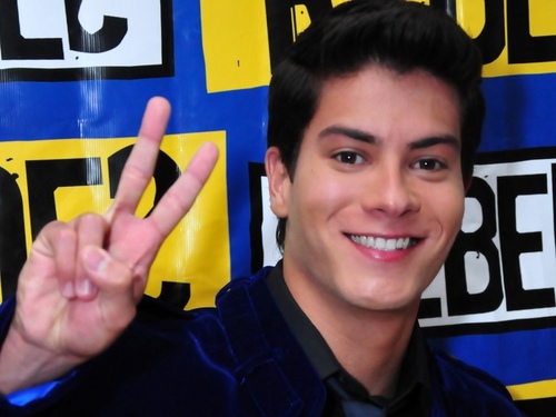Arthur Aguiar com seu jeitinho meigo nos CONQUISTOU.S2
