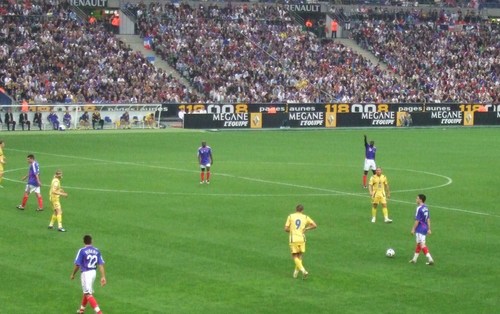 サッカー好きの会社員です。フランス滞在中に近所にあったParc des princes でよくサッカー観戦してました。もう一度行きたいな～