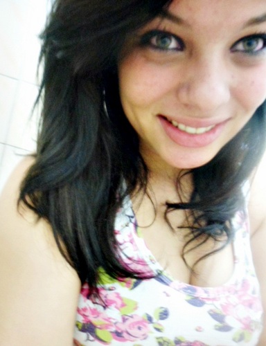 Podemos não ser perfeitos mais saiba que existem pessoas que amam até nossas imperfeições e é isso que importa :)