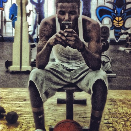 _CreativeLivin3's profile picture. #freechic
118™