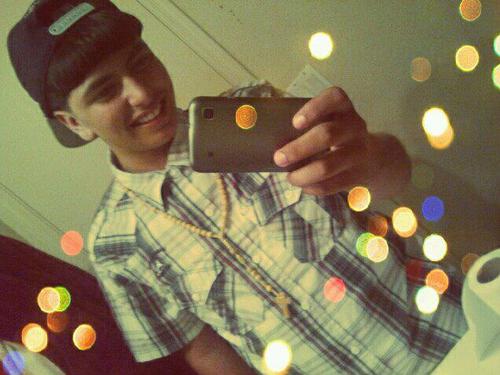 I love @_ObeySmileey with all my corazon . ♥