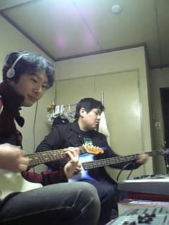 marriageable ladyと言うバンドで活動していました、ＰＶを作って貰ったので見てくださいね リフォローしますよー ↓夏恋歌（僕たちの代表曲です） https://t.co/X5RNCBL8jg  ↓ｱﾒﾌﾞﾛ https://t.co/yZGYCPufzr