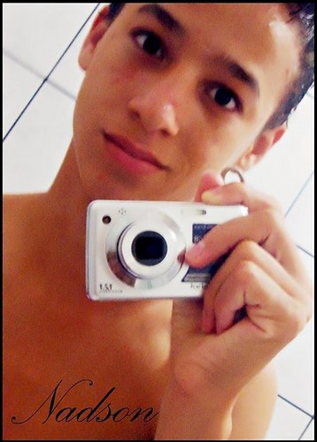 Nαo sou perfeito ... Fαzer o que néαh ?meus pαis tαvαm no escuro, cada um tenso sua opinião sobre mim ;))