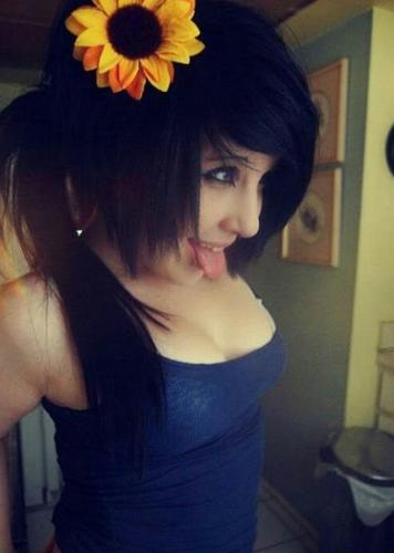 bi, im a dirty emo girl..