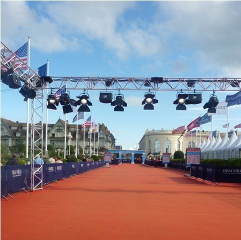 Suivez-moi désormais sur @Sandra_Meziere (pour mon actualité cinéma, festivals et de romancière), @moodforcannes et @moodfdeauville. #cinema #festivalsdecinema