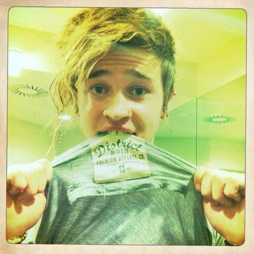 FollowMeReecey's profile picture. lil rocker for life! Loving and Supporting Reece From The Beginning To The End!! :)) Please Follow Me :)