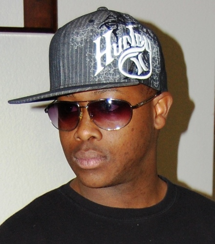 Jay Stat is an emerging Hip Hop Artist that combines a little bit of Club, Southern, and Smooth feel to his music. Ear to the ground baby...It's Poppin!
