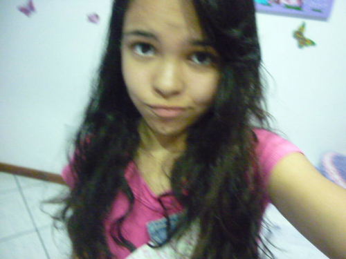 Posso ser tímida;mas sou alegre&divertida Mas soh para os que eu conheço; Minhaa vida é resumida a: ´Deus; ´Família; ´Amigos; ´amo muiito todos elles{♥}
