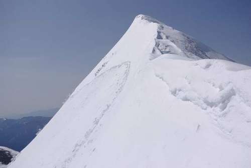 五か国語ペラペラになるとか言っちゃっていたが、いつの間にか、もとの山登りネタに戻っているオンライン生活。。従ってリア友とweb友もバーチャルになってしまった。夏の剣岳下山以来、毎週登山とか言って、いつの間にか時々登山、時々都内ウォーキングで基礎代謝向上に努めています。適当に絡んでいただければ幸い。