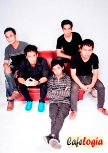 @YonYonOyon-Vocal | @Wawan_Cfg-Guitar | @Arief_nurr-Drum | ‏@candramejin-Bass | @a_bayuchandra-Keyboard,
 Download Lagu-lagu kami di http://t.co/xJsGkyF4rH