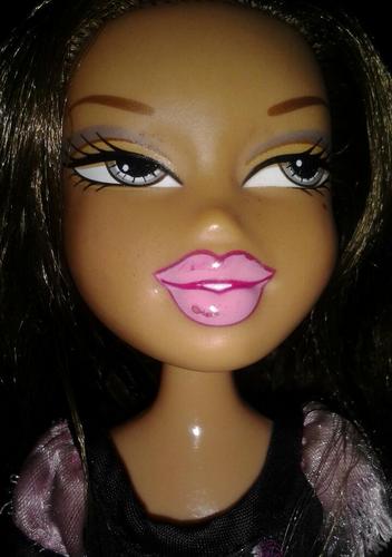 I am most popular gurl ever. So follow me!! I am nice and I am not mean.. I say nice words on twitter.  I born in may 21 1990