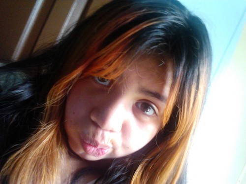 I love animals,i love to txt ,if u want to talk tweet me, I love being myself if u dont like it then deal with it ,nd if u follow me ill follow yu back