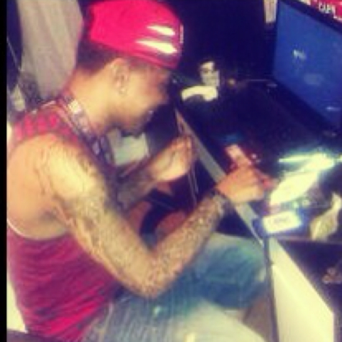 Music over everything, A singer is who I am, not just what I do... For hooks,songs,bookings, :Jeazyrnbsinger@gmail.com