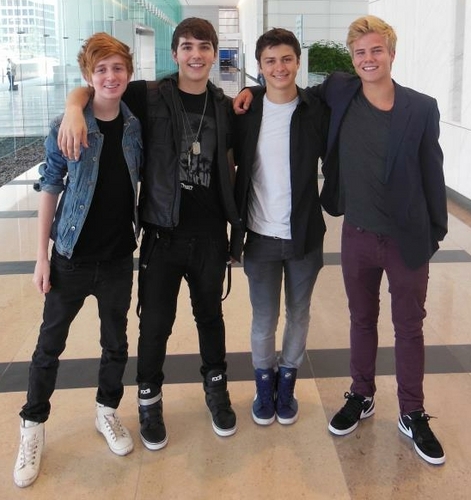 News & Updates about @HWoodEnding :)
http://t.co/AKOVaJM0rA