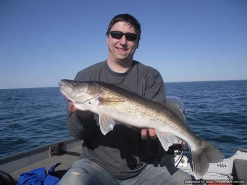 Located in central Minnesota, but fishing anywhere I can. Free fishing tips, articles and information including fish finder reviews!