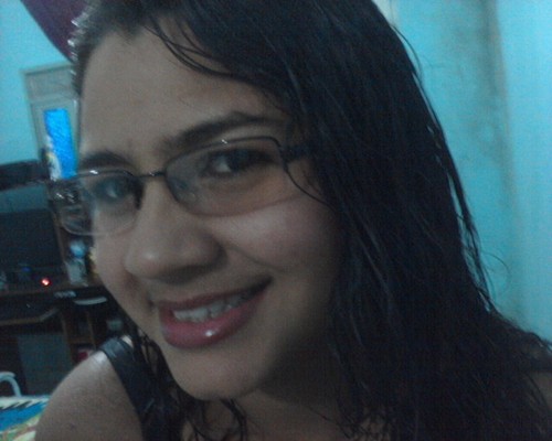 ''mesmo quando alguem lhe ferir , tenha sempre um sorriso no rosto para mostrar a quem te decepcionou, que a decepção não mata , ensina a viver...'' ~♥~