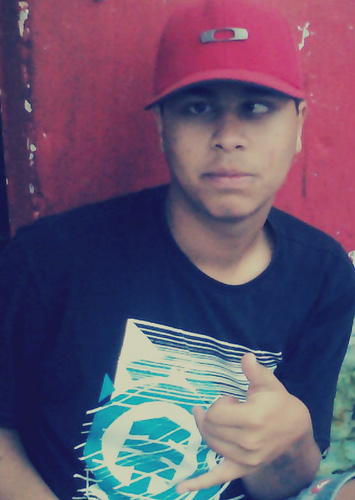 Vivemos em um mundo , que não vale apena ser normal .