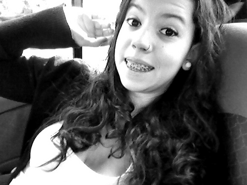 16 anos, Ariana, são paulina, irritante, carinhosa, chata, boba.
http://t.co/m8tMXC4lCY   http://t.co/5qPbmDOnKC
