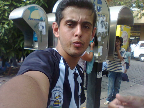sou um rapaz maluco, me orgulho de ser assim... fico triste quando vejo que estou normal, rapaz simples alegre divertido e maluco beleza...