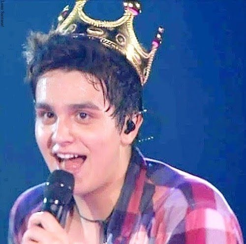 Since: 11/04/2012; Um dia eu sentirei teu abraço. E nesse dia pode crer que serei a pessoa mais feliz do mundo. ( @luansantana ) / @gabrielibs_ @vocedemimnsai_