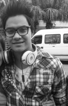 Mas alguma coisa aqui em mim, não me deixa nunca desistir de você.
Te amo Lucas ♥ Since: 06/09/11