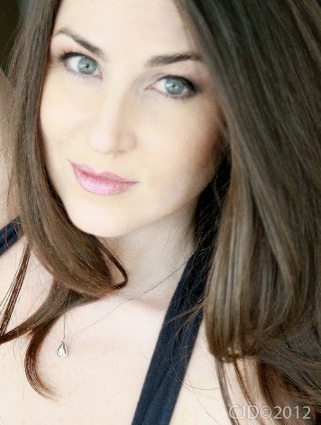 Tori London is a Los Angeles based singer/ songwriter & dramatic actress on the rise