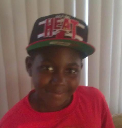 I'm Keyshawn ! I'm just a Lil dude tryna make it.  follow me and my big cuz @Donta_bee_