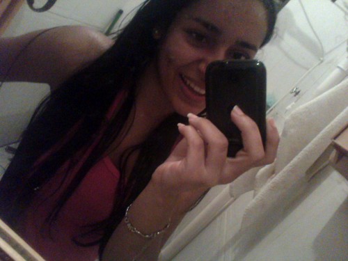 Ela sonha com um dia melhor , com uma vida melhor pra se viver .. ♪♪* :)