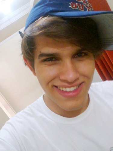 Produtor, estudante, amante, gargalhante, talvez daqui uma semana totalmente diferente. O que inclui na lista: imprevisível.