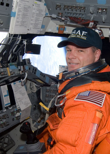 Space Shuttle Discovery STS-128, Soyuz TMA-06M, ISS Expeditions 33 & 34 https://t.co/SsYGX7CbwI
