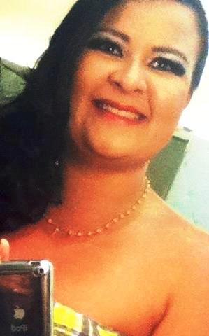 De várias maneiras e das mais imprevisíveis possivel.Sou uma mulher com coração de menina, não tenho medo de cair, tenho mta garra e força pra levantar. ;)