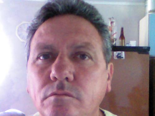 Sou muito feliz c/ a vida Q Deus mi deu , e procuro transmitir esta felicidade há tds amigos(as) , Q Deus proteja vcs sempre pelo caminho da Paz ... Ildo