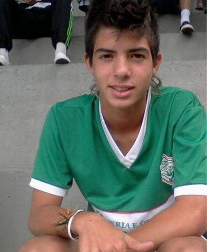 Awwn,eeu amo esse meeu melhor amigo*-*,essa praga que ta smp cmmg quando eu preciso,que consegue tirar um sorriso meu nos momentos tristes..teamo/@MariiSanttoos