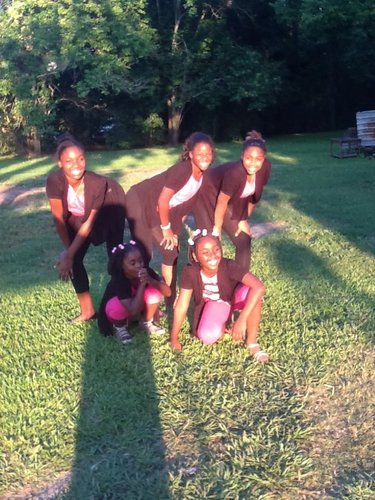 Luvs mii self,, &&nd i'm down wyth them(Ladyy Younqinz &nd Younqinz) fa lyfe!!! Niqqa's can't mess wyth us.............