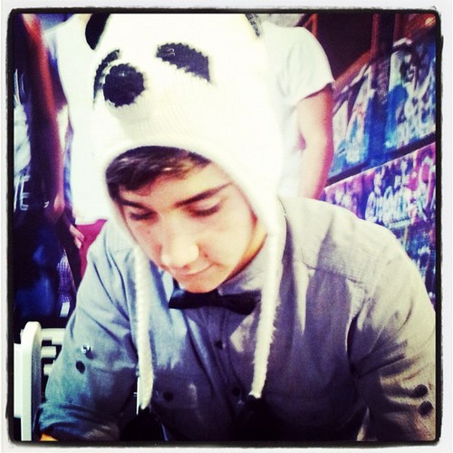 Janoskians are my everything. Hate them? THEN SIT DOWN slu+. 
#janoskianiggas
Teddy and Lala follow!!
{met the Janoskians 13/4/12}