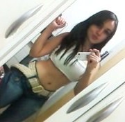 Sou uma mulher madura, 
que as vezes brinca de balaço,
sou uma criança insegura,
que as vezes brinca de salto.