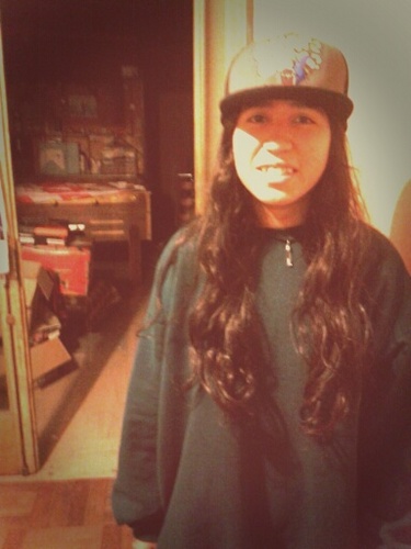 hola me llamo Carolina  soy de Chile, soy simpática  y lo que más me gusta es reírme jiji e_e  den followjiji 3333