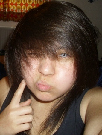 I'm sixteen years old, love the philippines and love to sing. c;