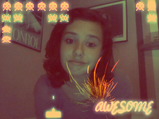 Je suis Craazy, Je vie ma vie a fond, au jour le jour, je suis Fan des One Direction, Je ne suis pas une groupie de merde moi je les aimes tous.