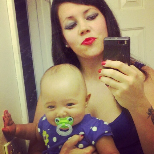 25.single. lesbian. mommy to amiyah emily. 5'9. don't assume, ask