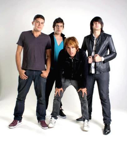 Para os lindos da @dropperrock ♥  Since :10/09/11 OFICIALIZADO :13/09/11
Donas : @barbarabeze , @yanemartins1 & @karlinha_silva1