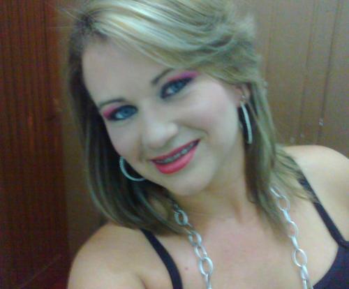 O amor de Deus por nós é aquele amor que olha para o fundo de nossa alma e é capaz de enxergar que ainda valemos a pena, apesar de nós mesma.
