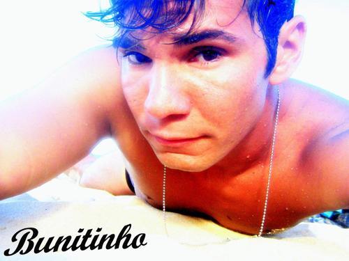 João Paulo Borges (Bunitinho) Formado em Letras-UFRN, Promoter de Eventos e Fotografo do site http://t.co/0yetSSNLy8 Amo Música, Dançar, Sair com Amigos e Ler.