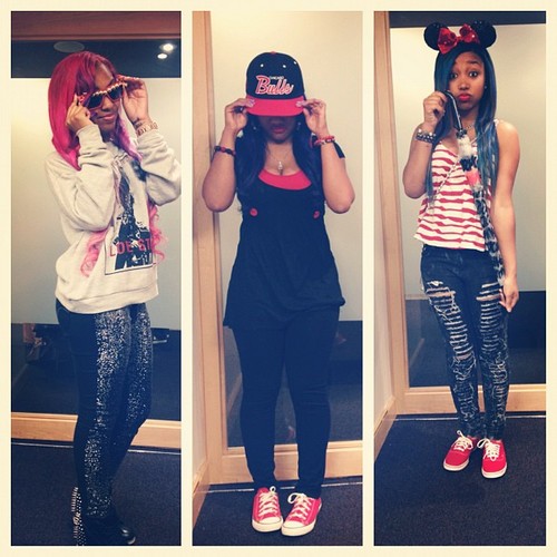 Im here for the beautiful, talented, strongest girls in the industry @star_omg @beauty_omg @babydoll_omg_ I love you guys. muawh #TeamOMG #TeamLyrikkal, Follow