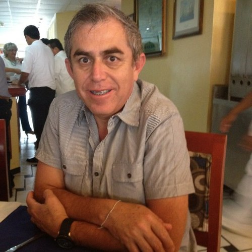 Nacido en Estacion Bamoa, Guasave, Sinaloa. Lic.en Contaduría Pública - Hotelero