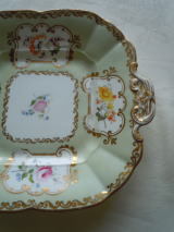 Owner of Un petit gateau, the antique online shop, desigher for Castle & Gate, Mum of two and wife...
