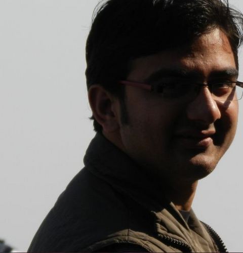 अल्पज्ञानी,
खुराफ़ाती मिज़ाज,
साहित्य,
सिनेमा,
क्रिकेट.