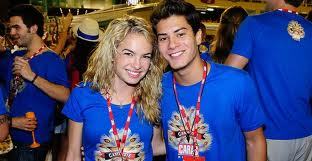 junte TODAS as estrelas do ceu, Mais as Gotas dos Oceanos, Entao nao chega perto do amor Que eu sinto Por voces @Lua_Blanco e @Aguiarthur ♥