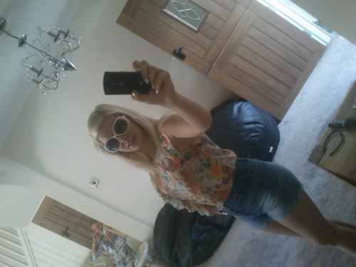 Danielleclowtin's profile picture. 