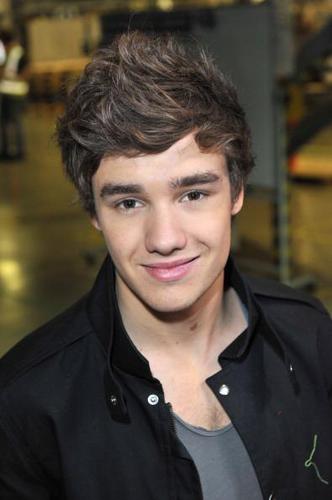 @real_liam_payne a distancia separa dois corpos mas nao separa duas almas 16/06/2012